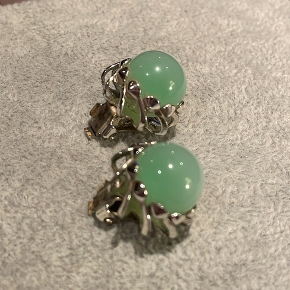 Vintage Green Glass French Clip On Earrings Mid Century Modern Style - Picture 3 of 6